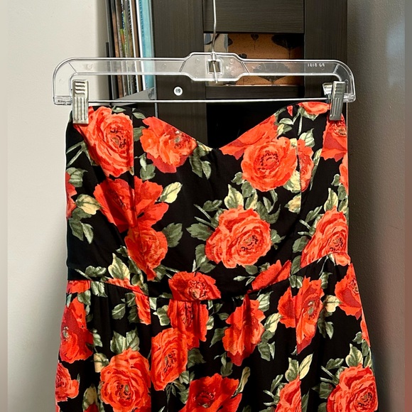 NWT Forever 21 Flowy Floral Strapless Dress. Red/L - Picture 5 of 8